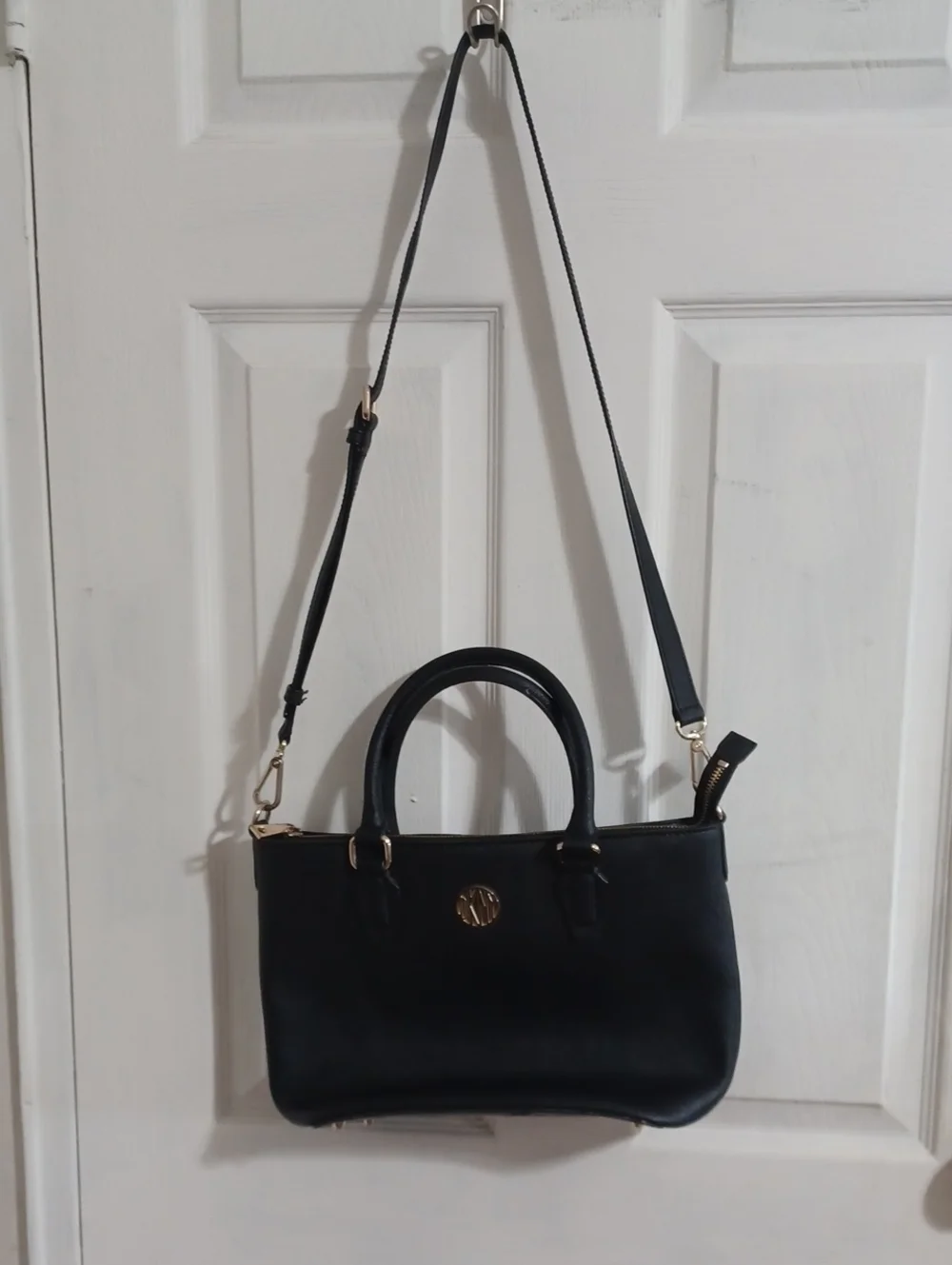 Black DKNY Bryant Park Saffiano With Gold Hardware. LIKE NEW.